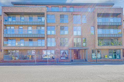 3 bedroom apartment for sale, Leigh Road, Leigh-on-sea, SS9