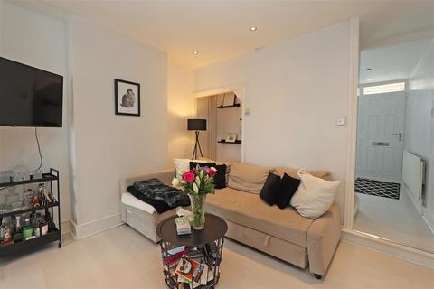 2 bedroom end of terrace house for sale, Borough Hill, Croydon