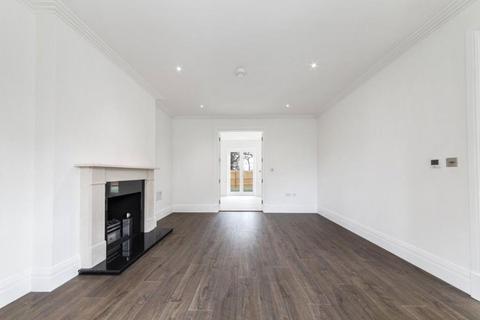 5 bedroom detached house to rent, London EN4