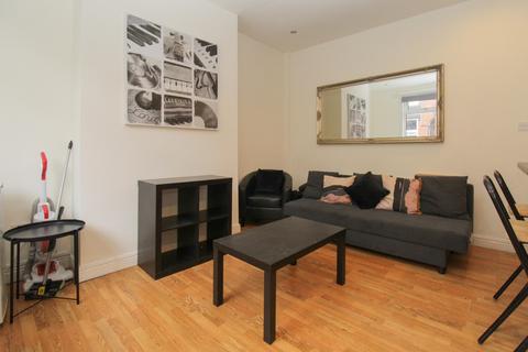 3 bedroom terraced house to rent, Kings Avenue, Hyde Park, Leeds, LS6