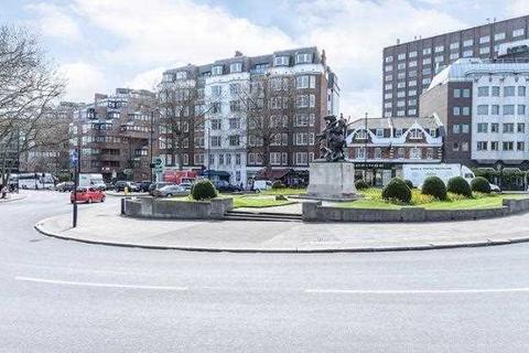 London NW8