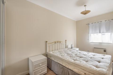 2 bedroom flat to rent, Bolingbroke Walk Battersea SW11