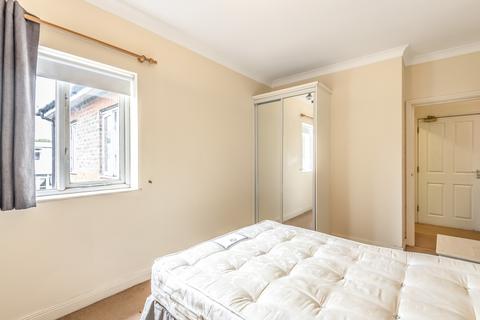 2 bedroom flat to rent, Bolingbroke Walk Battersea SW11