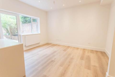 2 bedroom flat to rent, Highclere House, Kings Road, Sunninghill