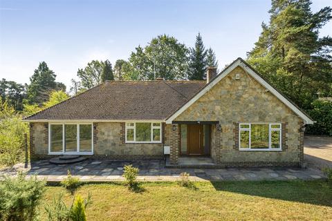 3 bedroom detached bungalow to rent, Newhouse Lane, Storrington, RH20
