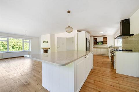 3 bedroom detached bungalow to rent, Newhouse Lane, Storrington, RH20