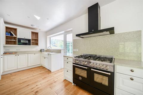 3 bedroom detached bungalow to rent, Newhouse Lane, Storrington, RH20