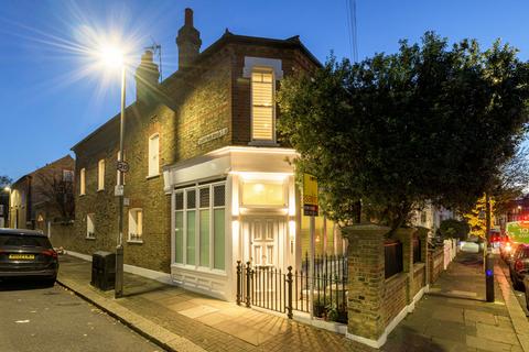 6 bedroom end of terrace house for sale, Tantallon Road, London, SW12