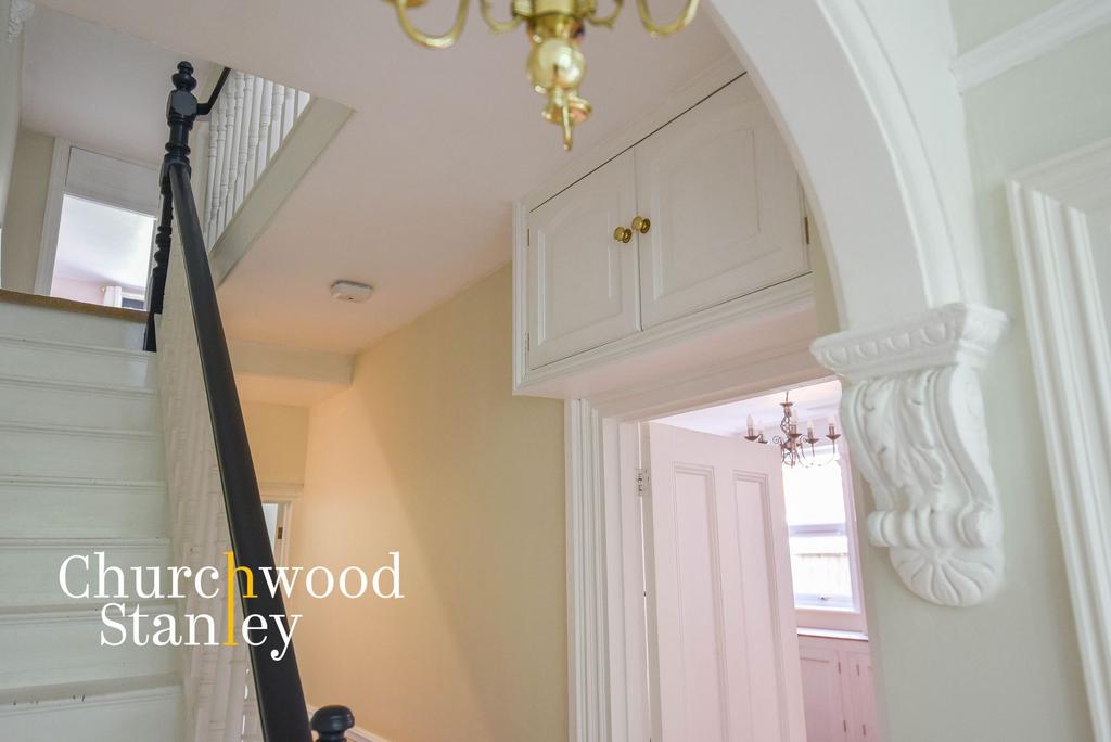 Ceiling cornice