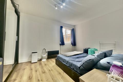 1 bedroom flat to rent, Flat 2B, 48 Longley Road, SW17 9LL