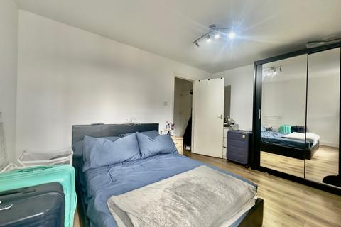 1 bedroom flat to rent, Flat 2B, 48 Longley Road, SW17 9LL
