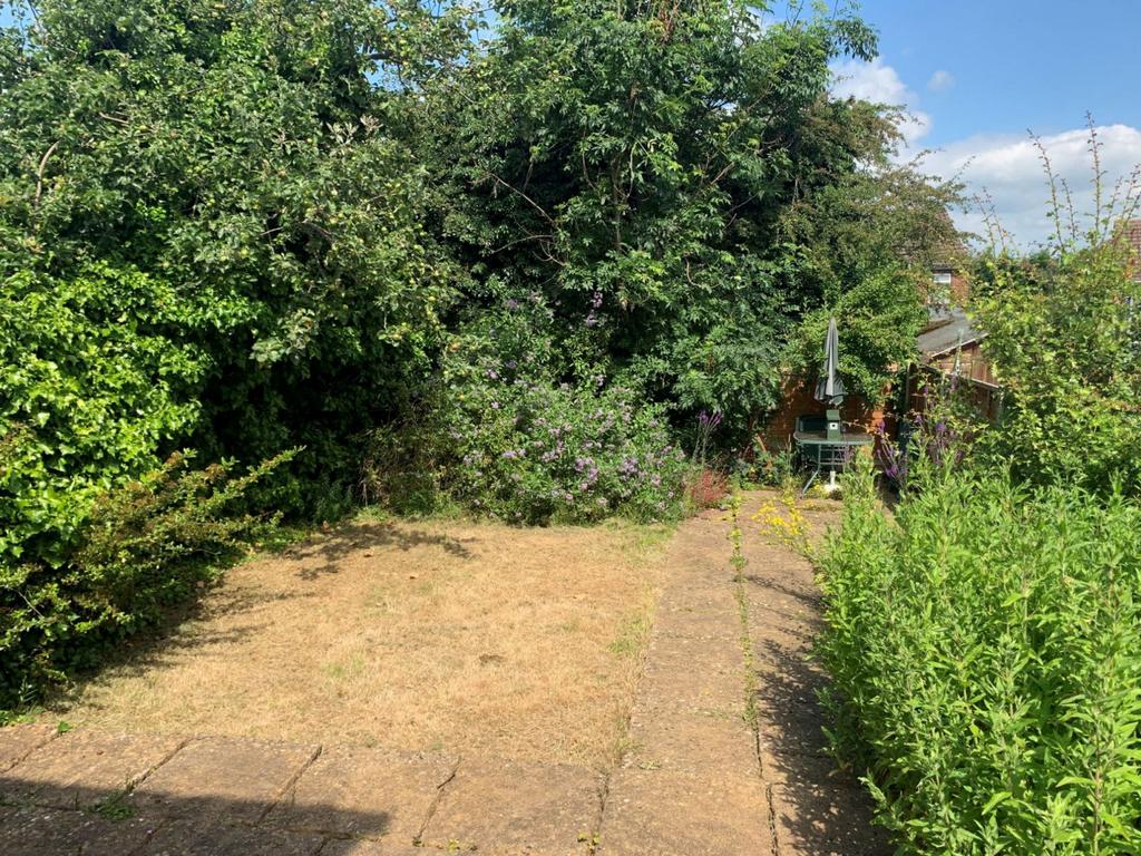 Park Close, Duston, Northampton NN5 6QJ 3 bed semidetached house for