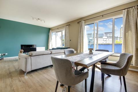 2 bedroom flat for sale, Rogers Court, Canary Wharf E14