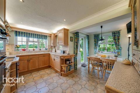 4 bedroom detached bungalow for sale, Mount Lodge Chase, Great Totham