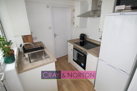 2 bedroom house for sale, Sanderstead Road, South Croydon, CR2