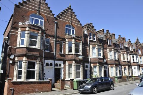 2 bedroom flat to rent, Haldon Road, Exeter, EX4