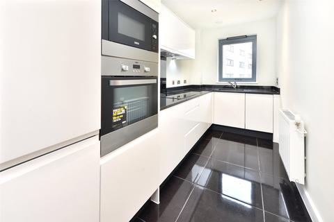 3 bedroom flat for sale, Green Lanes Walk, London N4