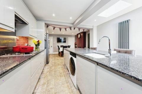 4 bedroom terraced house for sale, Whitstable Road, Faversham ME13