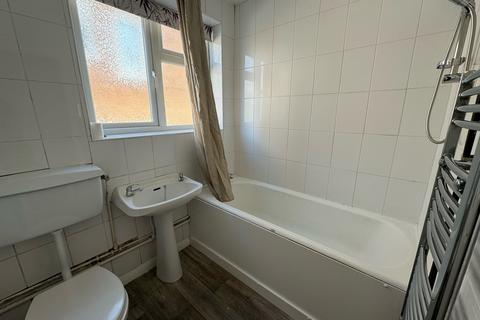 2 bedroom flat to rent, Elaine Avenue, Rochester ME2