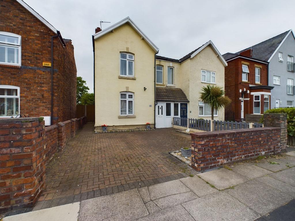 Devonshire Road, Southport PR9 3 bed semidetached house for sale £