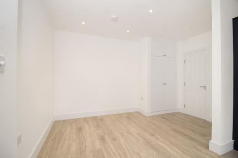 Studio to rent, Cheltenham Road, London, SE15