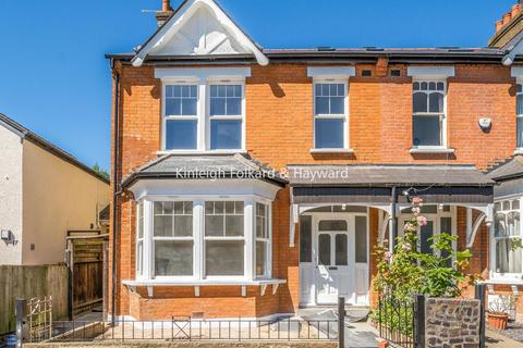 19 Lankaster Gardens, London, N2 9AZ