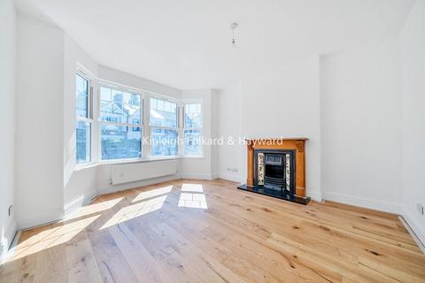 19 Lankaster Gardens, London, N2 9AZ