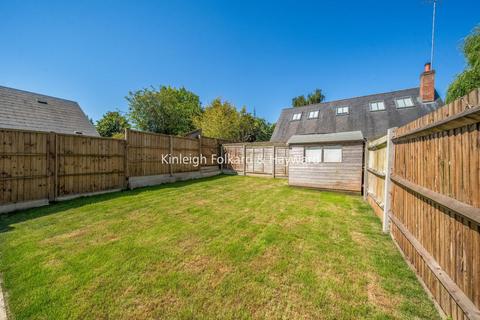 19 Lankaster Gardens, London, N2 9AZ