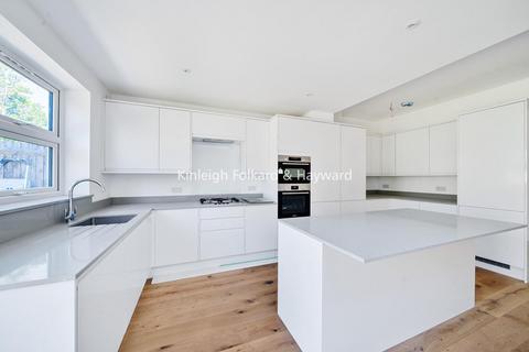19 Lankaster Gardens, London, N2 9AZ
