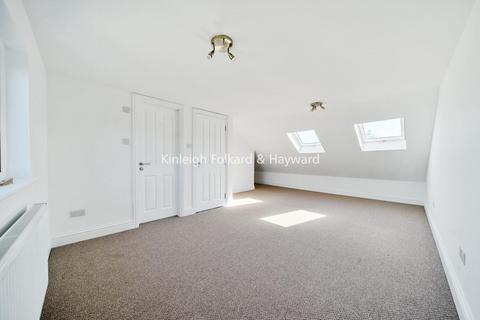 19 Lankaster Gardens, London, N2 9AZ