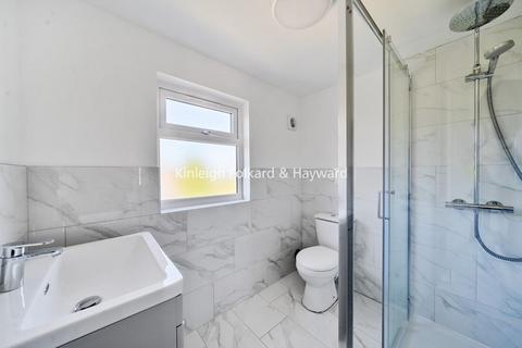 19 Lankaster Gardens, London, N2 9AZ