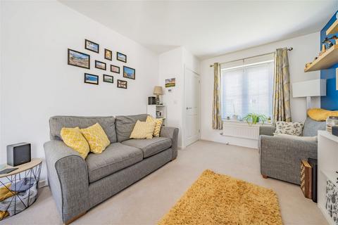 2 bedroom end of terrace house for sale, Chestnuts Close, Oakley, RG23 7GG