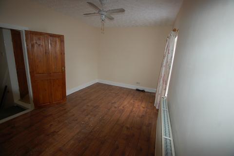 2 bedroom house to rent, Cross Street, Burton upon Trent DE14