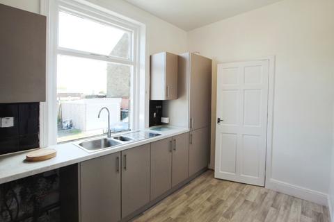 2 bedroom terraced house to rent, Howley Park Terrace, Morley, LS27