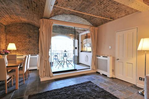 Flat 6, Ivory House East Smithfield, London, E1W 1AT