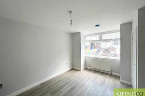 3 bedroom terraced house to rent, Somerfield Road, Manchester M9
