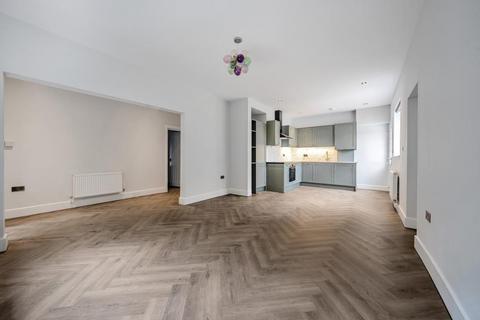 3 bedroom apartment to rent, Murdoch Road,  Wokingham,  RG40