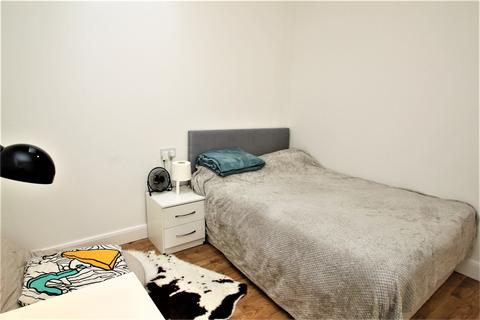 2 bedroom flat to rent, Oxford Road, Denham, UXBRIDGE, Buckinghamshire