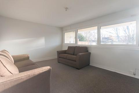 2 bedroom flat to rent, 0110L – Northfield Drive, Edinburgh, EH8 7RH