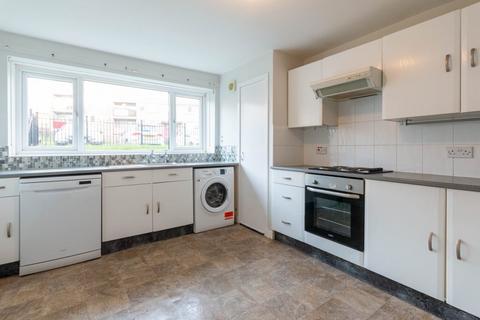 2 bedroom flat to rent, 0110L – Northfield Drive, Edinburgh, EH8 7RH