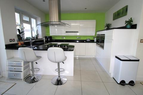163 Corbets Tey Road, Upminster, RM14 2AX