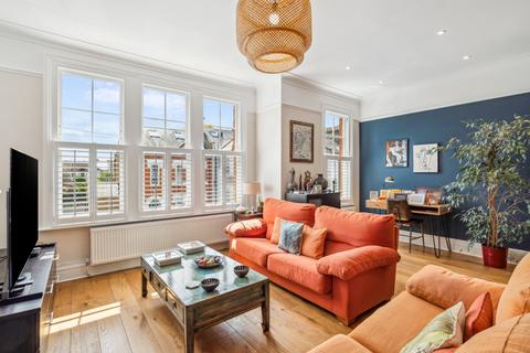 3 bedroom apartment for sale, Airedale Road, SW12
