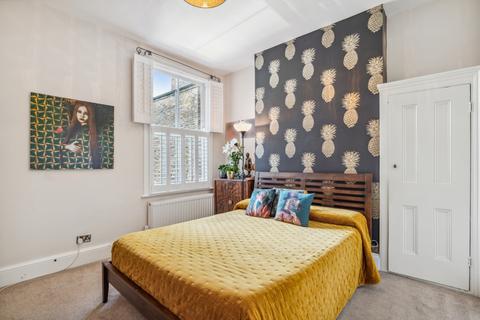 3 bedroom apartment for sale, Airedale Road, SW12