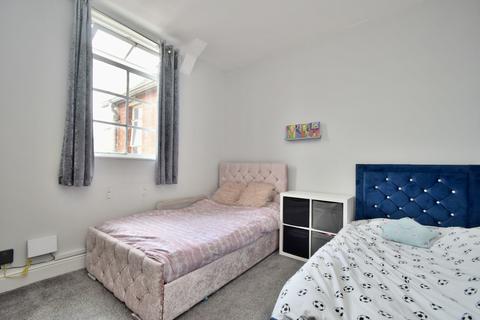 2 bedroom flat for sale, Grosvenor Gate, Humberstone, Leicester, LE5