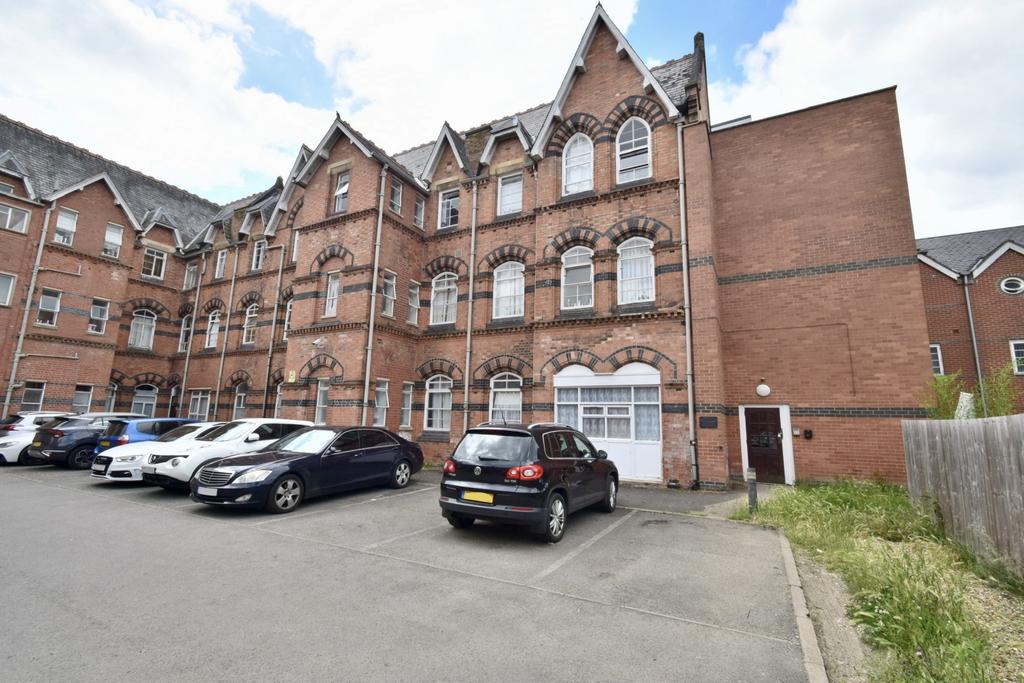 Second Floor Flat, Grosvenor Gate, Humberstone, L