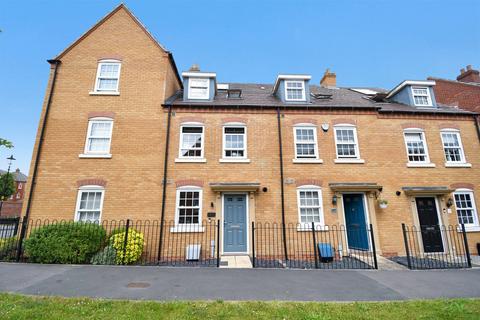 4 bedroom terraced house for sale, Wilkinson Road, Kempston, Bedford, MK42