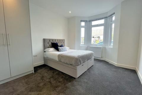 2 bedroom terraced house to rent, Langroyd Road, London, SW17