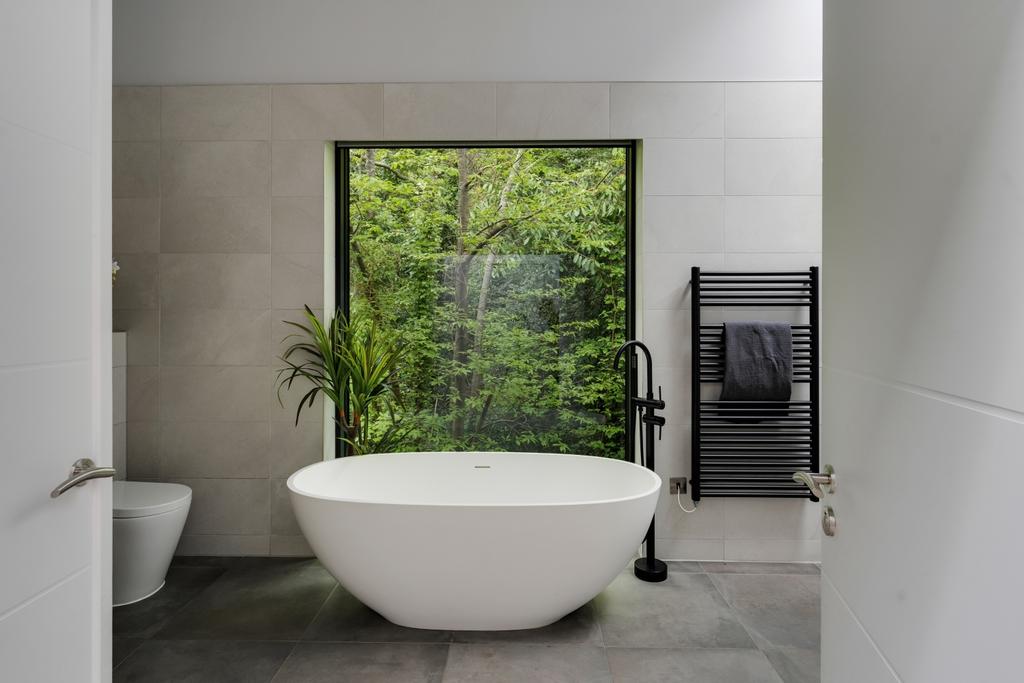 Bathroom 76a