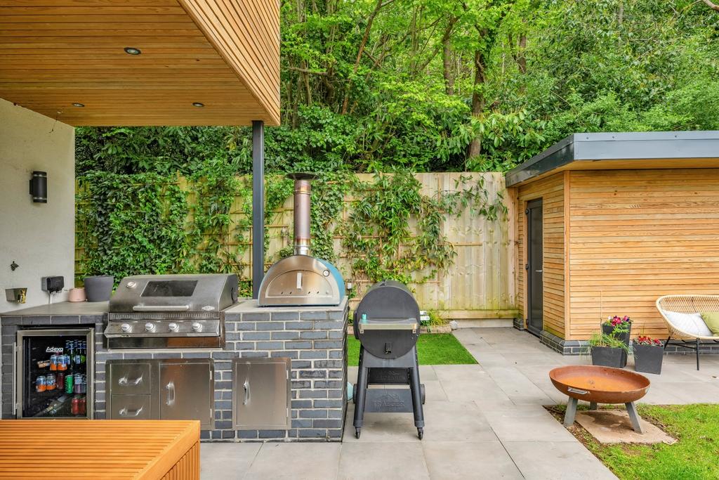 Outdoor Kitchen