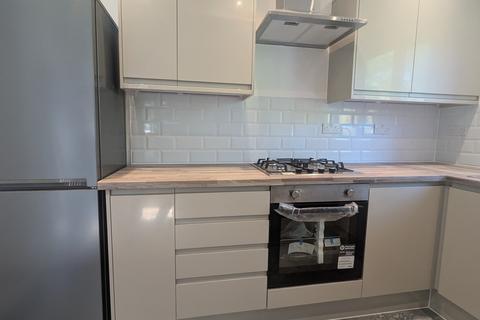 2 bedroom ground floor flat to rent, Avondale Avenue, London N12